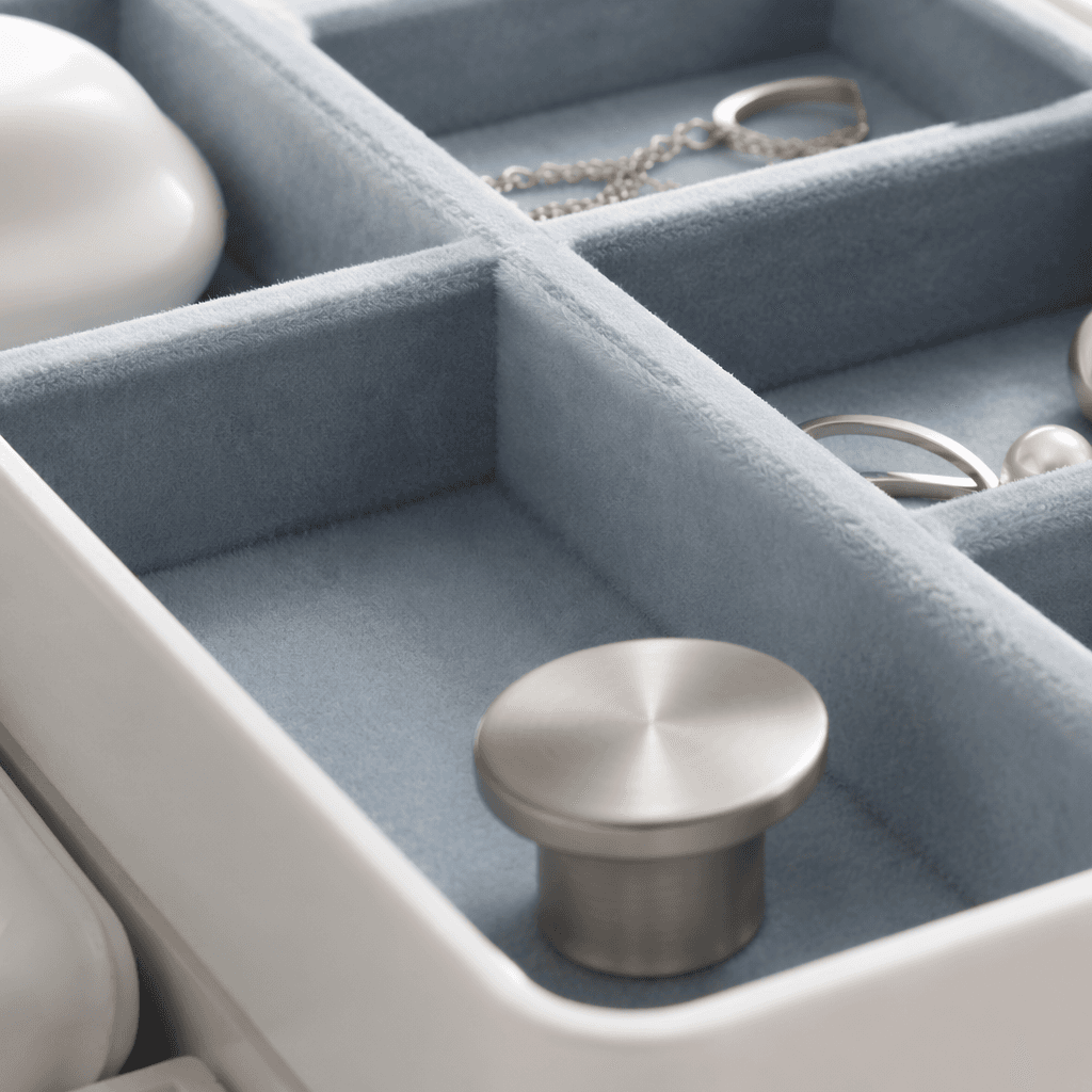 Hotel Guest Amenity Tray — Detail